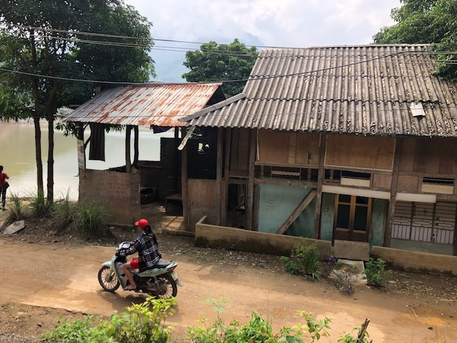 Ảm đạm những ngôi nhà trực chờ bị sông Mã 'nuốt chửng' ảnh 2