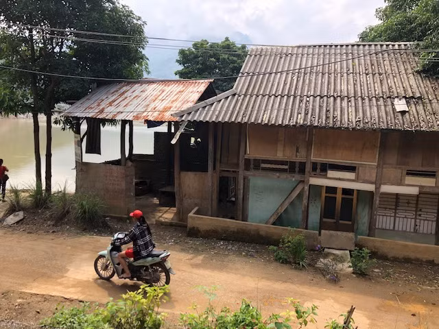 Ảm đạm những ngôi nhà trực chờ bị sông Mã 'nuốt chửng' ảnh 2