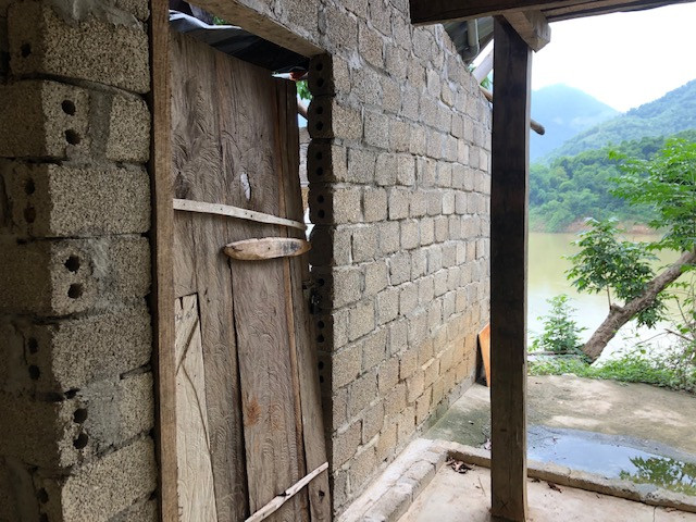 Ảm đạm những ngôi nhà trực chờ bị sông Mã 'nuốt chửng' ảnh 10