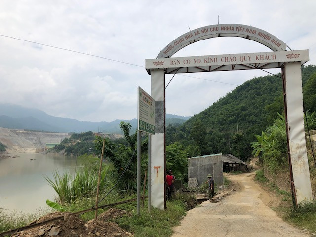 Ảm đạm những ngôi nhà trực chờ bị sông Mã 'nuốt chửng' ảnh 1