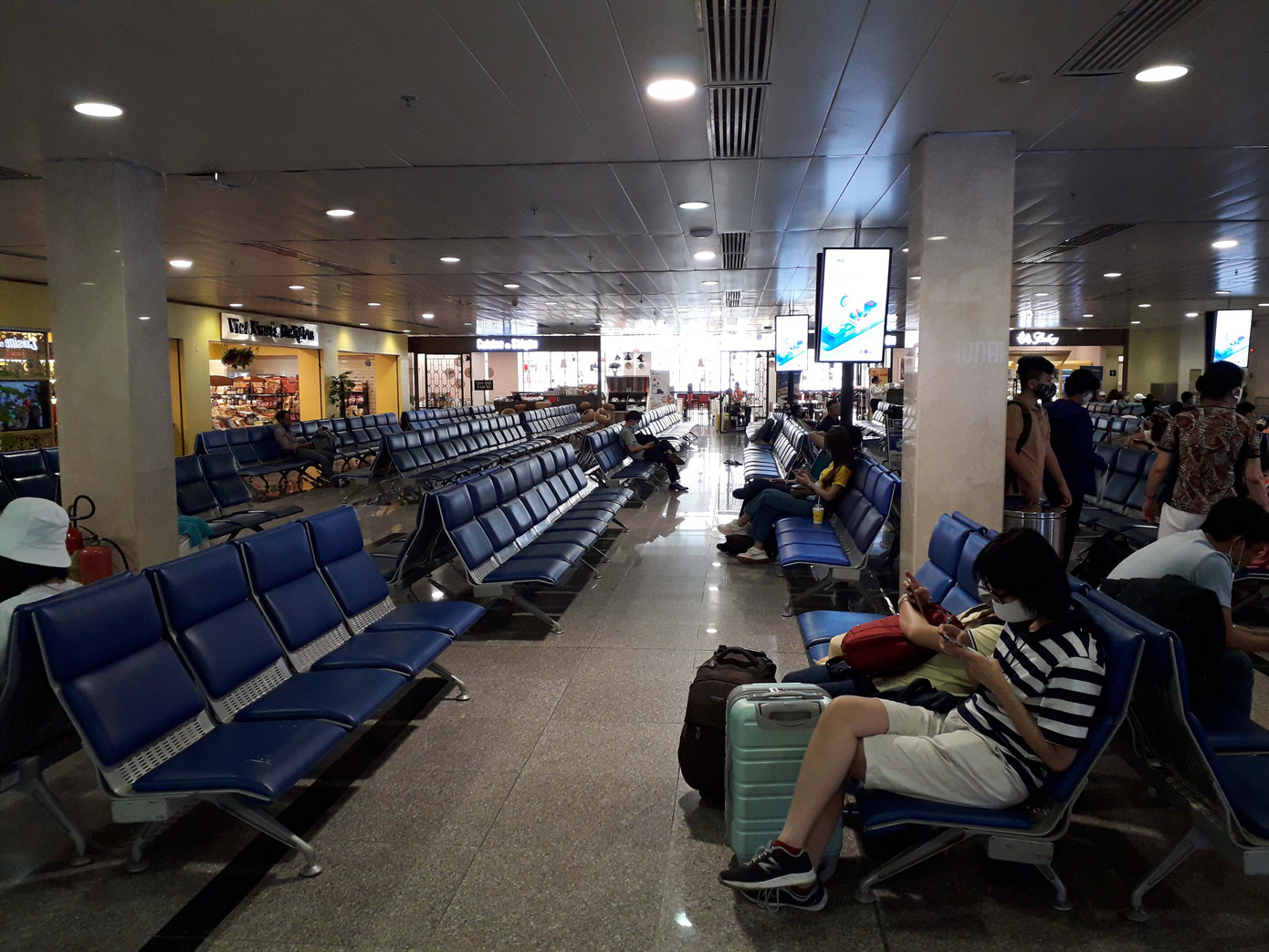 Ðầu tàu đi trong bão ảnh 1