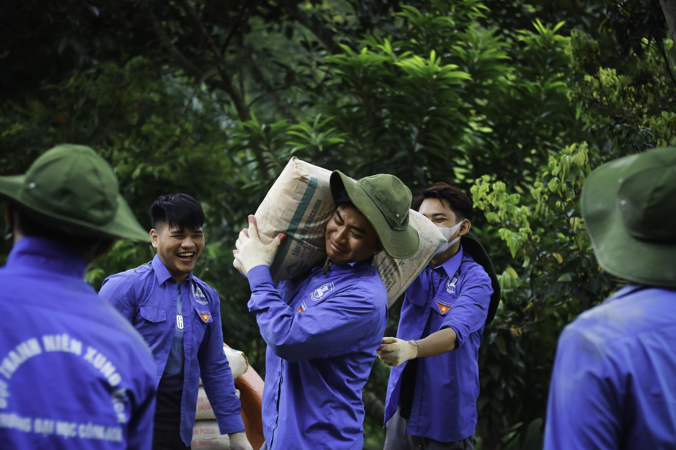 Cống hiến sức trẻ: Diện mạo mới cho xã nghèo ảnh 1