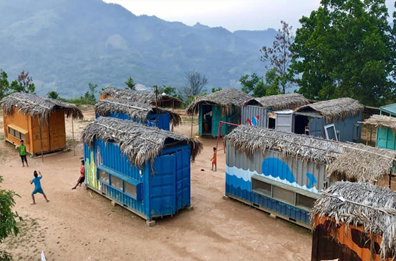 Học sinh nghèo người Cor được thay nhà mới ảnh 1