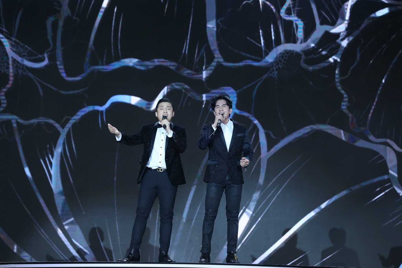 Đêm Bán kết Hoa hậu Việt Nam 2020: Mở ra thập kỷ nhan sắc đầy hứa hẹn ảnh 2