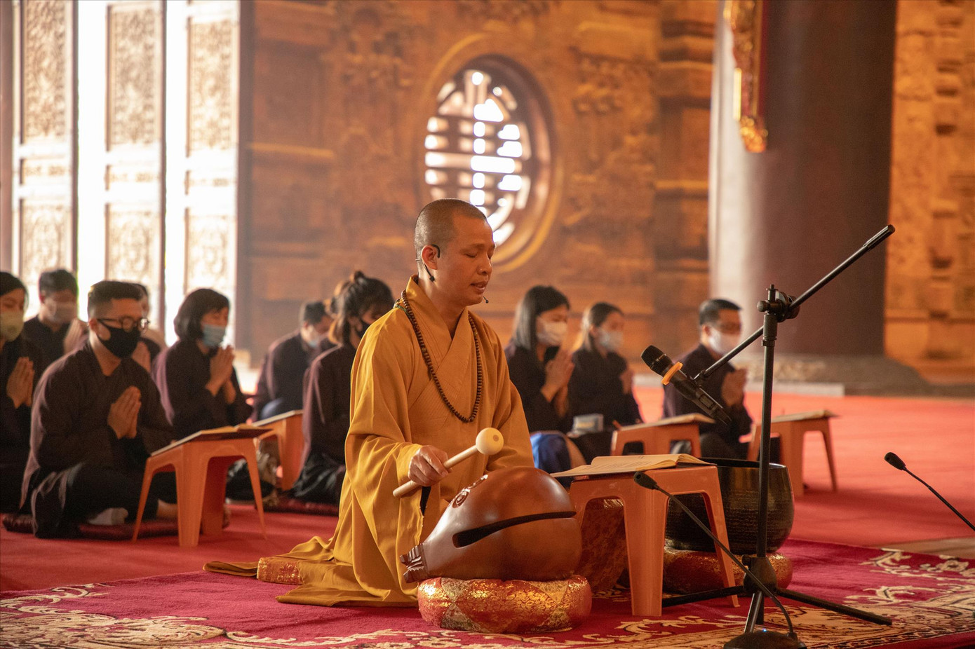 Ði hội, lễ chùa an lành mùa dịch ảnh 1