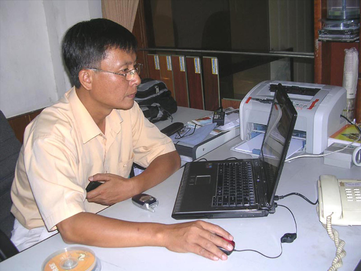 Cứu trợ đồng bào bị ảnh hưởng bão lũ ở Miền Trung: Hãy nhìn lại phía sau ảnh 1