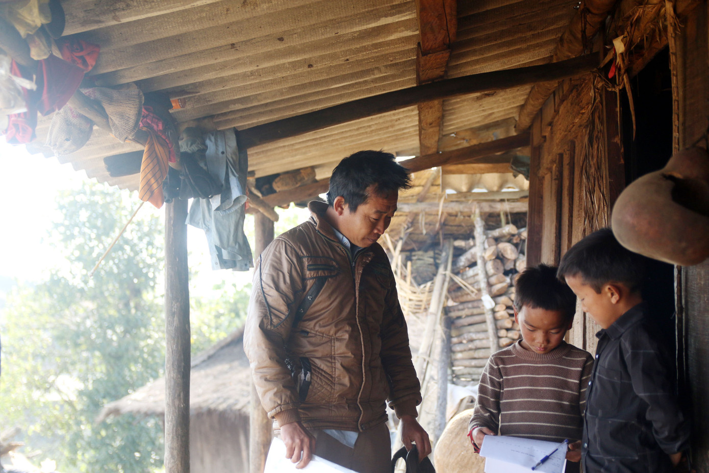 Chuyện thầy giáo trên... đỉnh trời ảnh 1