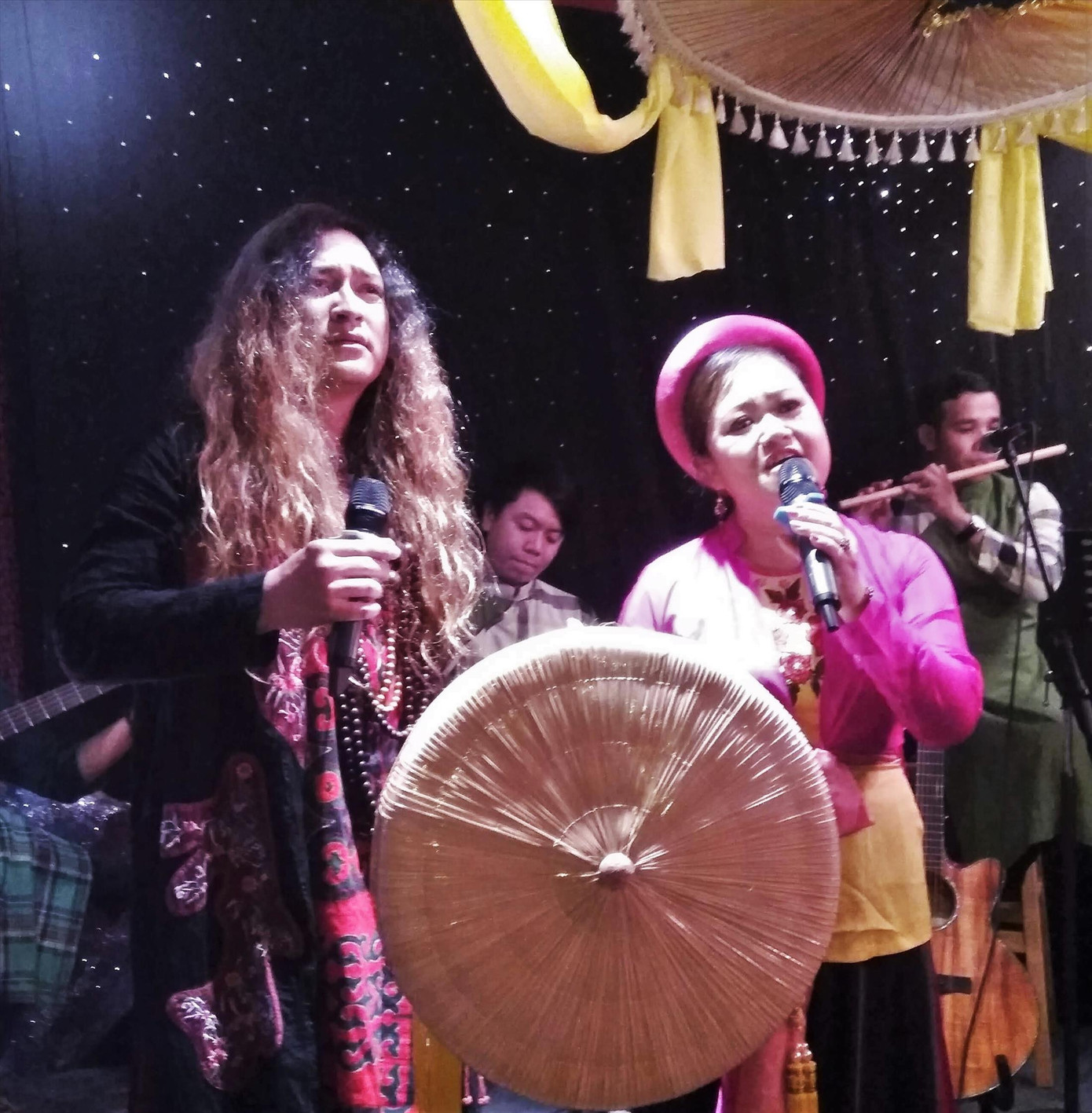 Quan họ 'vang, rền, nền, nảy' giữa lòng Sài Gòn ảnh 1