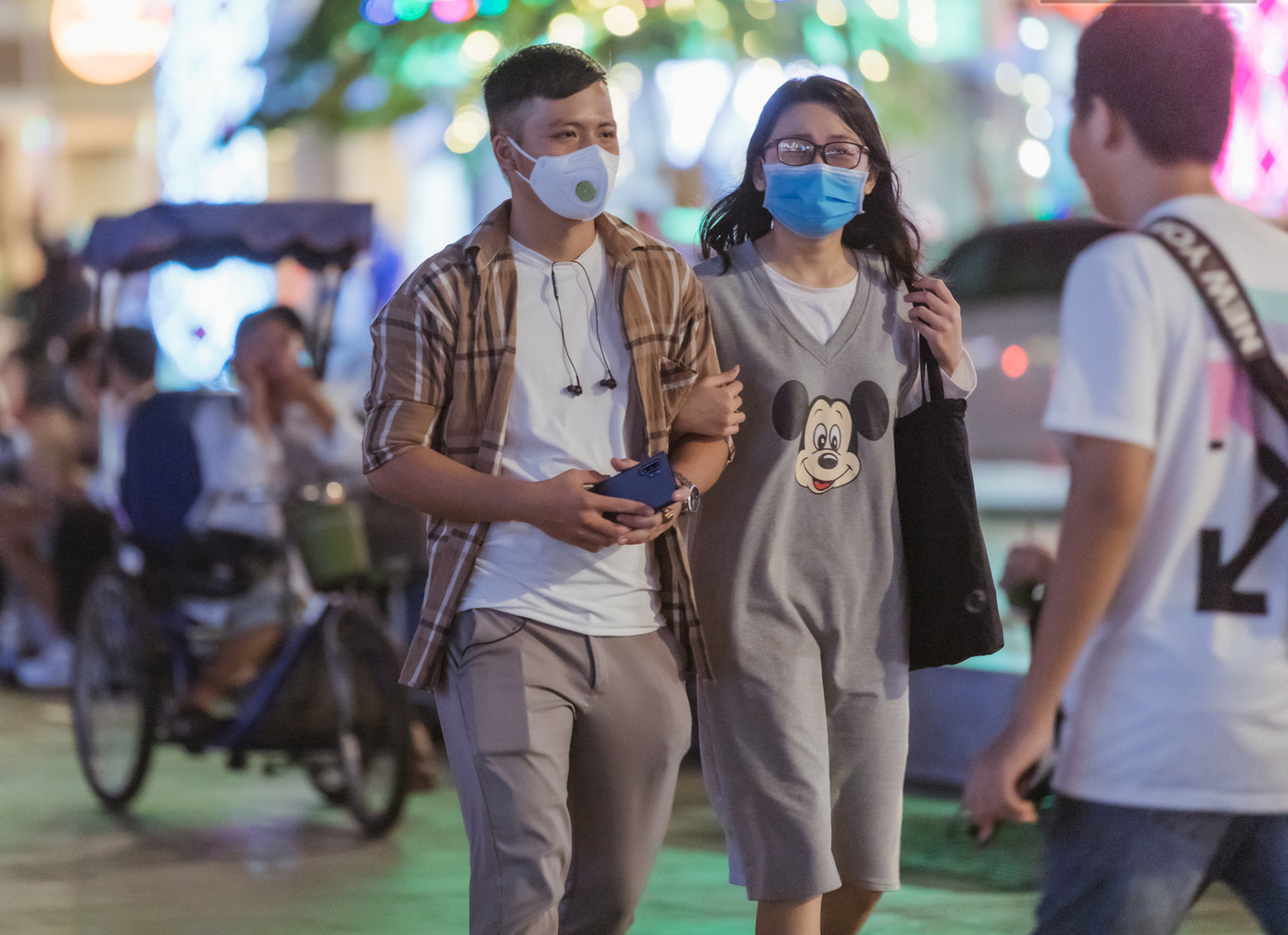 Xử phạt hàng loạt người vi phạm chống dịch COVID-19 ảnh 7