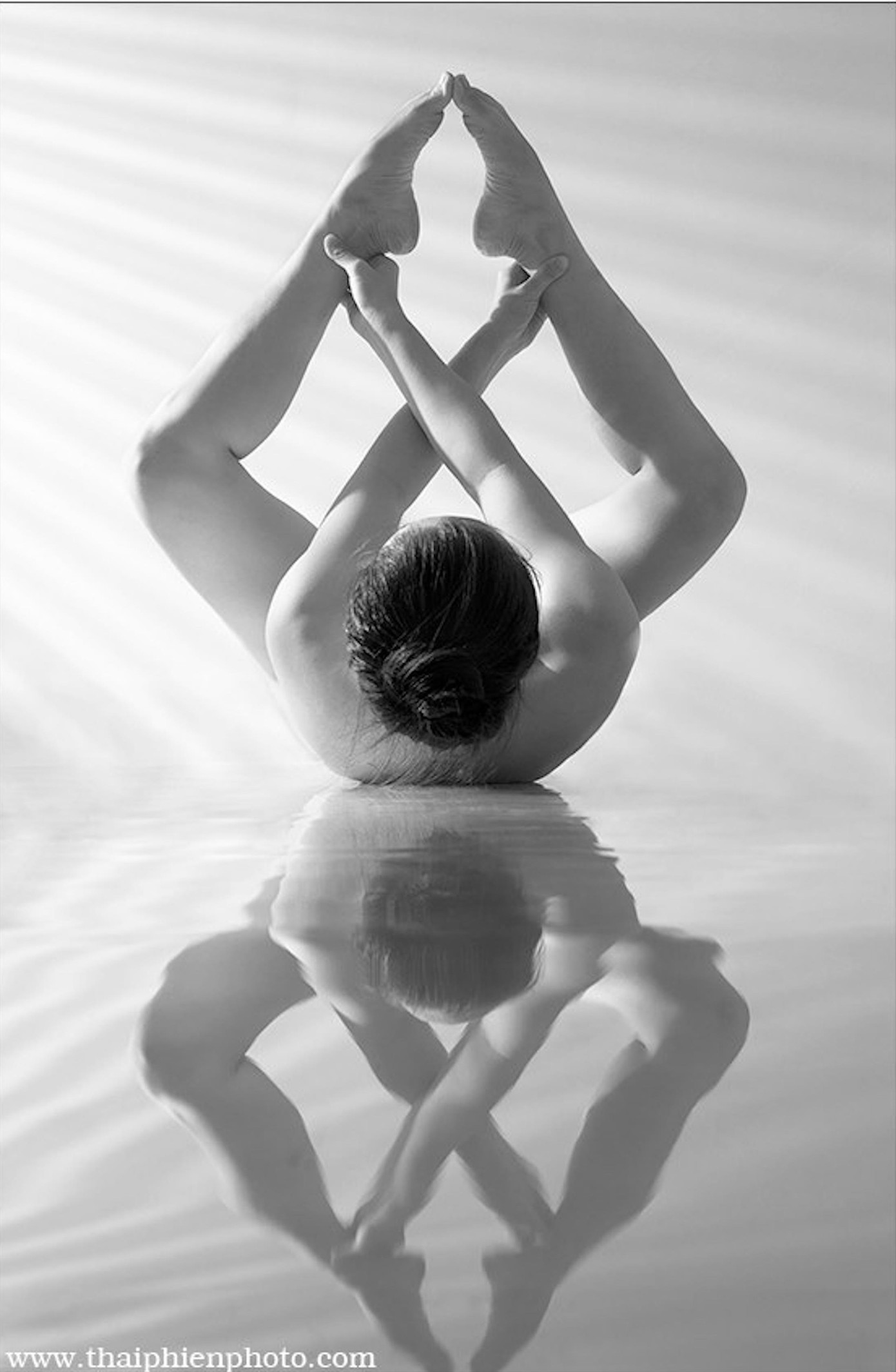 Thái Phiên và bộ ảnh nude art yoga độc đáo ảnh 4