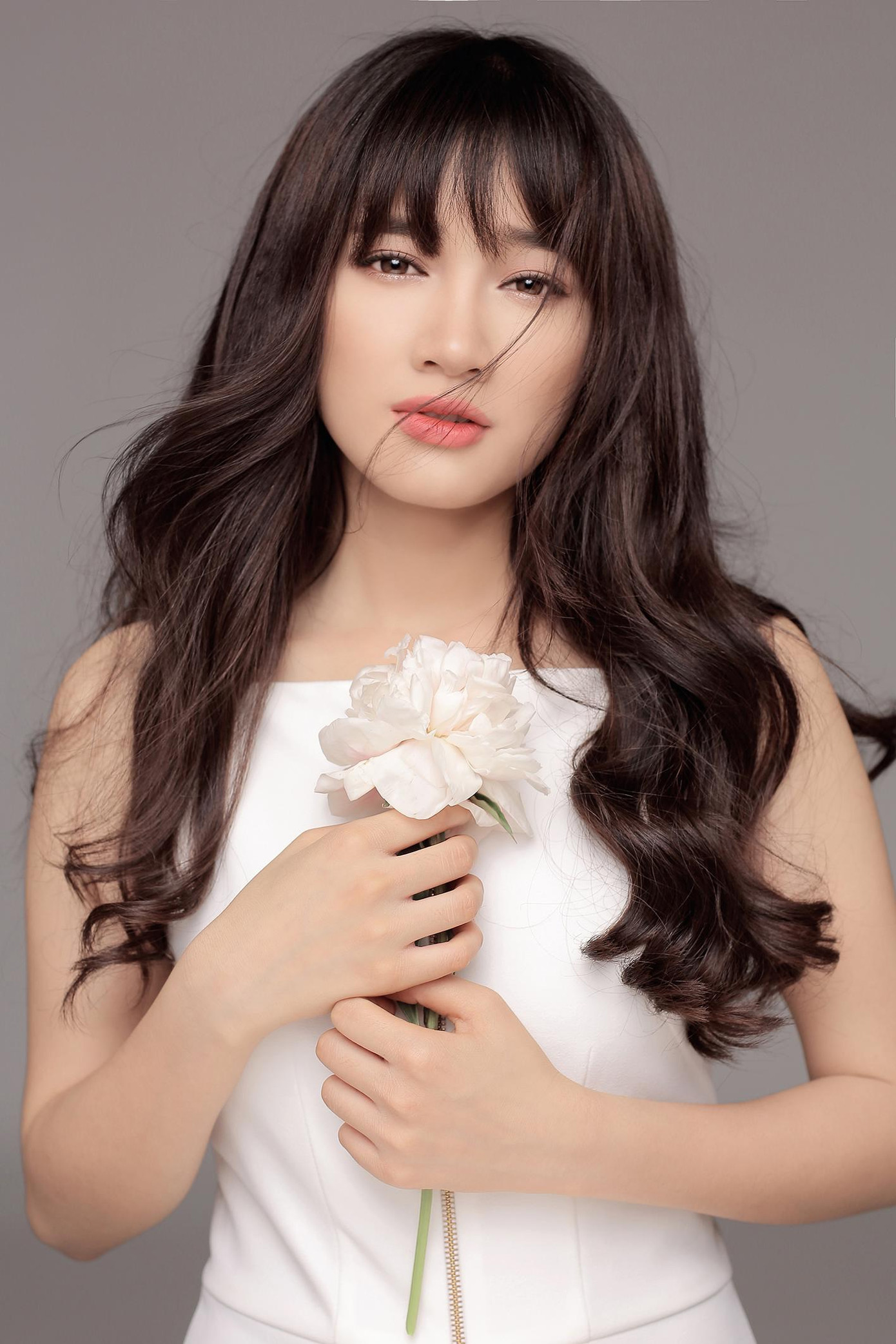 Ngọc Trinh và nụ hôn 'dậy sóng' ảnh 3