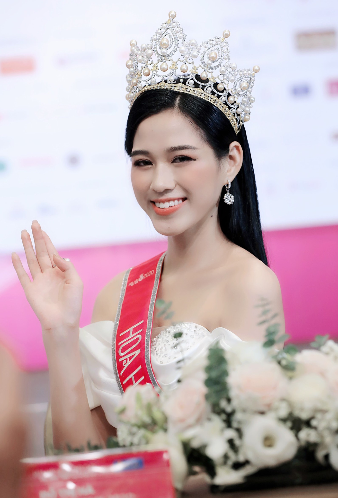 Hoa hậu Đỗ Thị Hà - tự tin và bản lĩnh ảnh 1