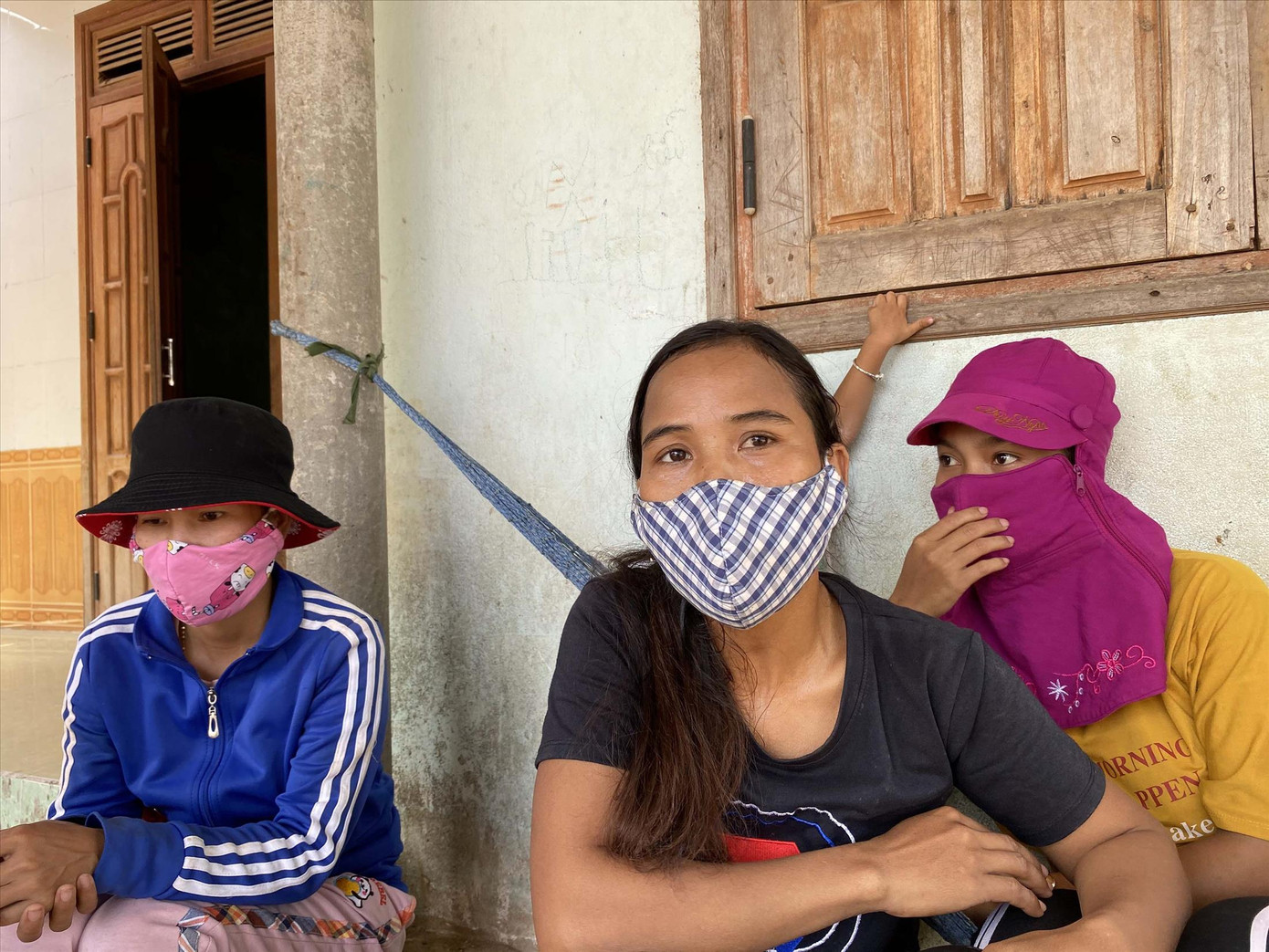 Người H’re chống 'con ma' COVID ảnh 1