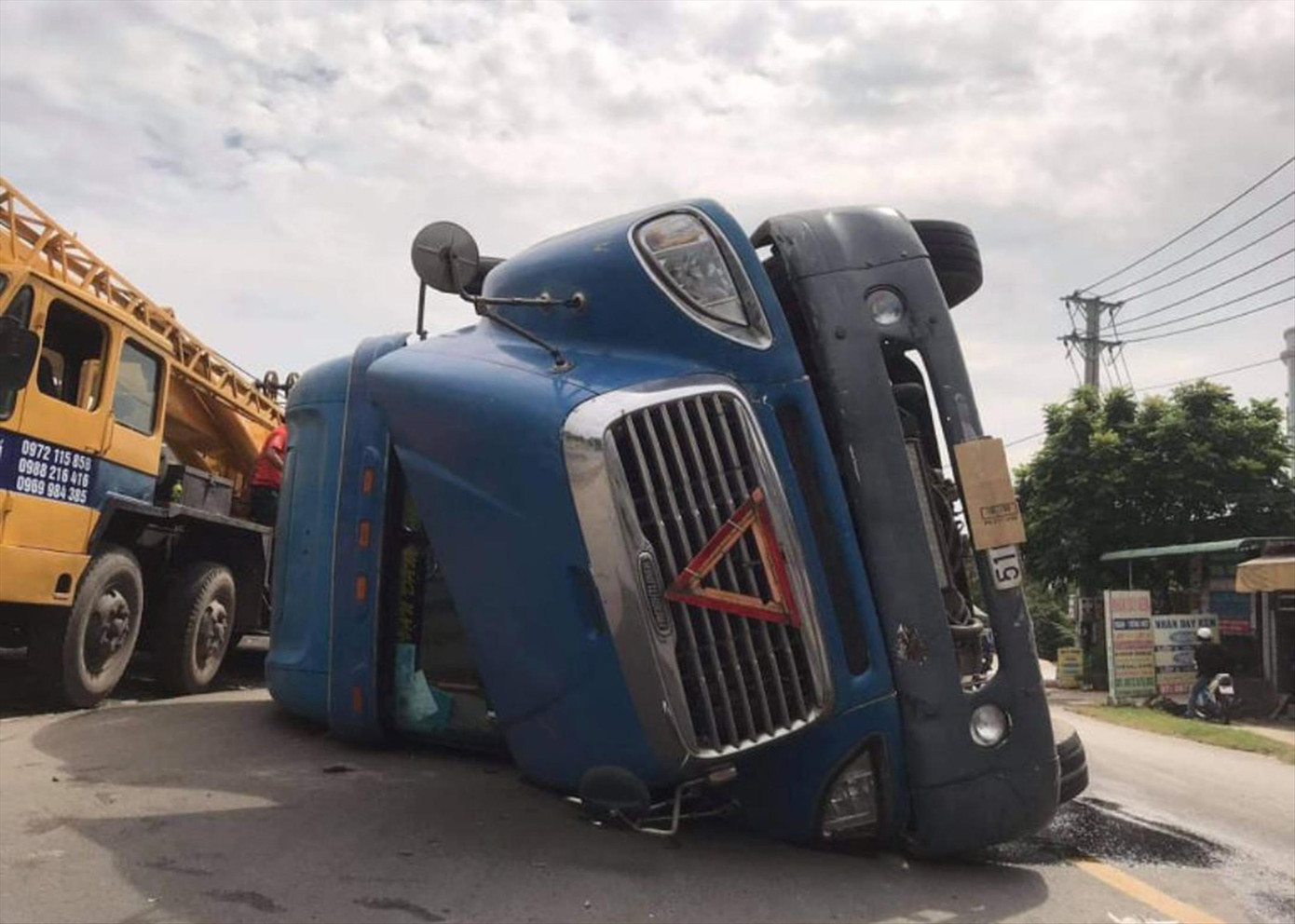 Ám ảnh 'hung thần' container: Nơm nớp khi ra đường ảnh 1