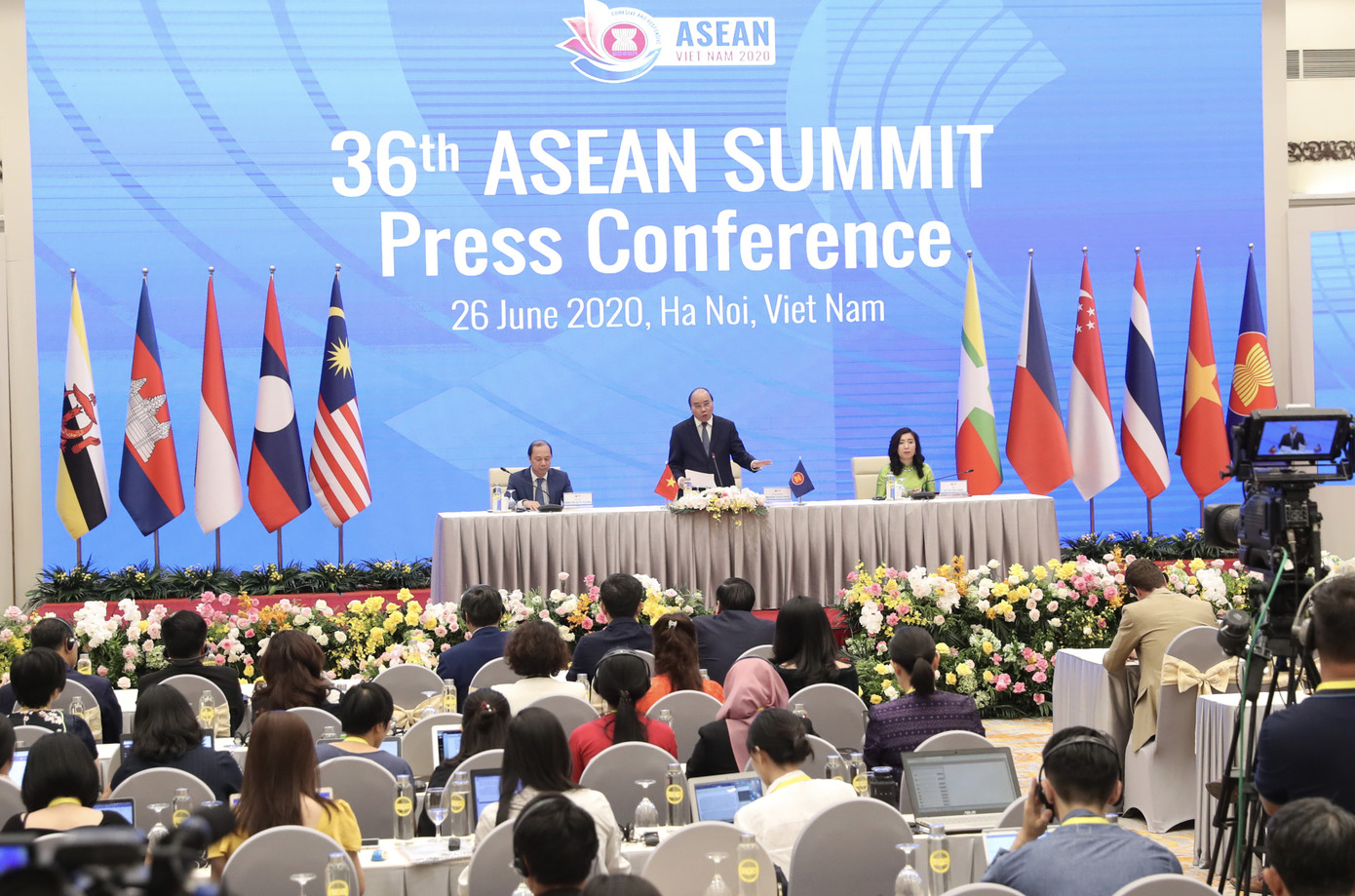 Thủ tướng Nguyễn Xuân Phúc: Giữa cạnh tranh Mỹ - Trung, ASEAN không muốn chọn phe ảnh 2