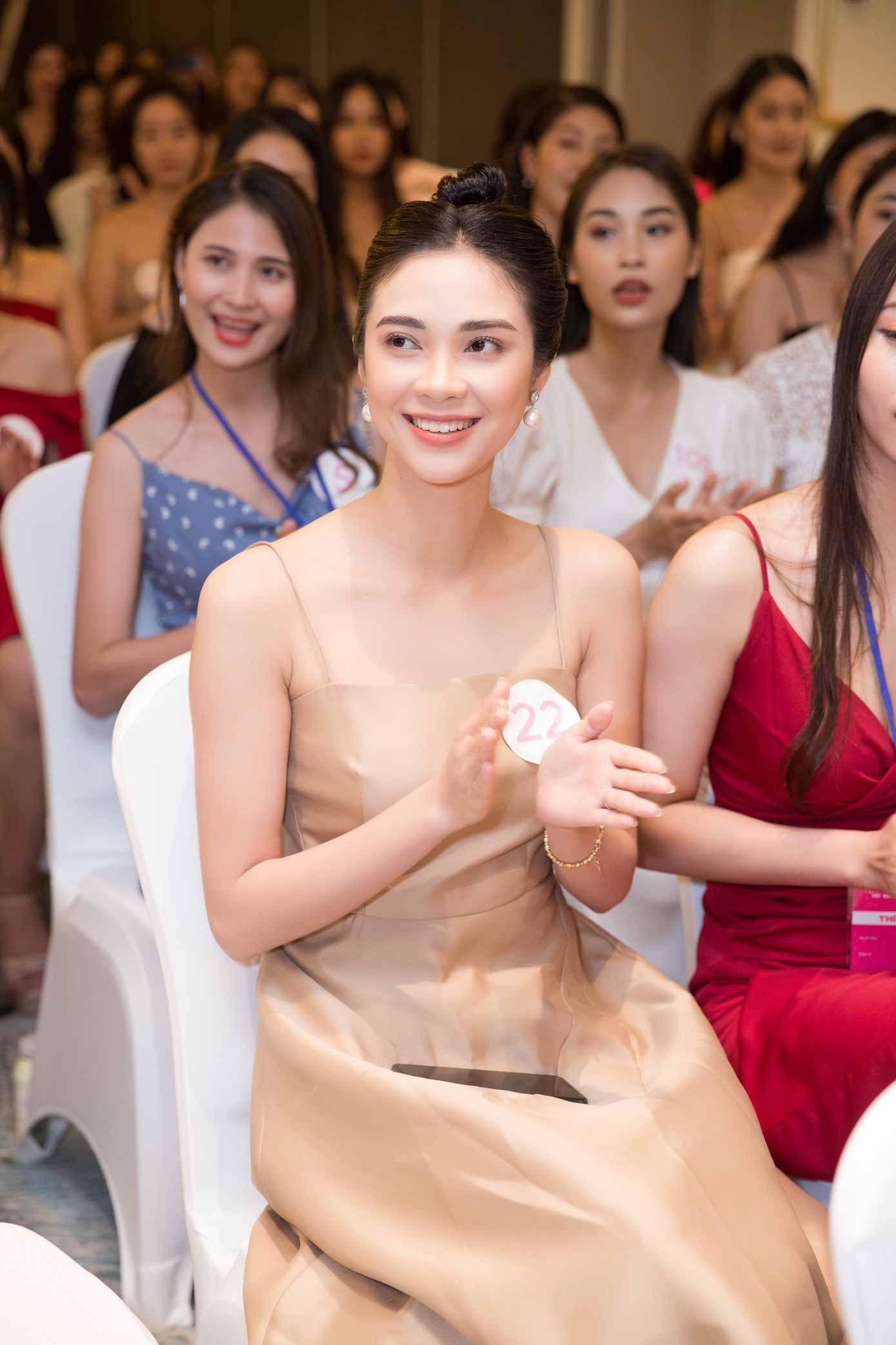 Sắc vóc đẹp hút hồn của các người đẹp xứ Nghệ lọt Bán kết Hoa hậu Việt Nam 2020 ảnh 7