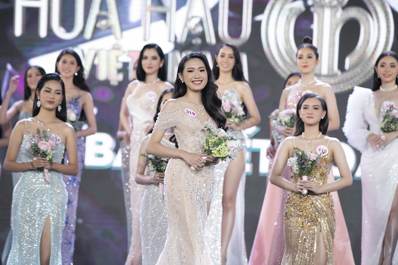 Ngắm nhan sắc 35 thí sinh vào Chung kết Hoa hậu Việt Nam 2020 ảnh 1