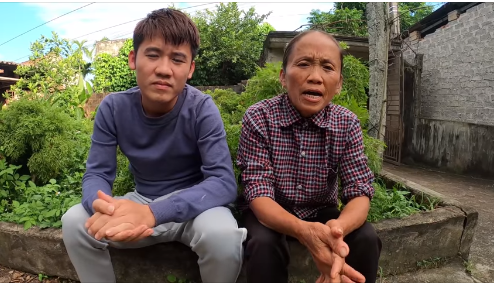 Bà Tân Vlog và con trai ủng hộ miền Trung 50 triệu đồng qua tài khoản của Thủy Tiên ảnh 1