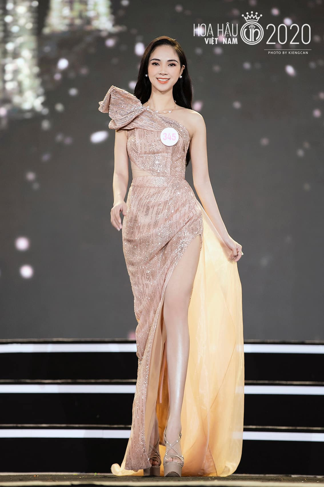 Thí sinh Hoa hậu Việt Nam tiết lộ lý do không dám gọi về nhà trước đêm Bán kết ảnh 1