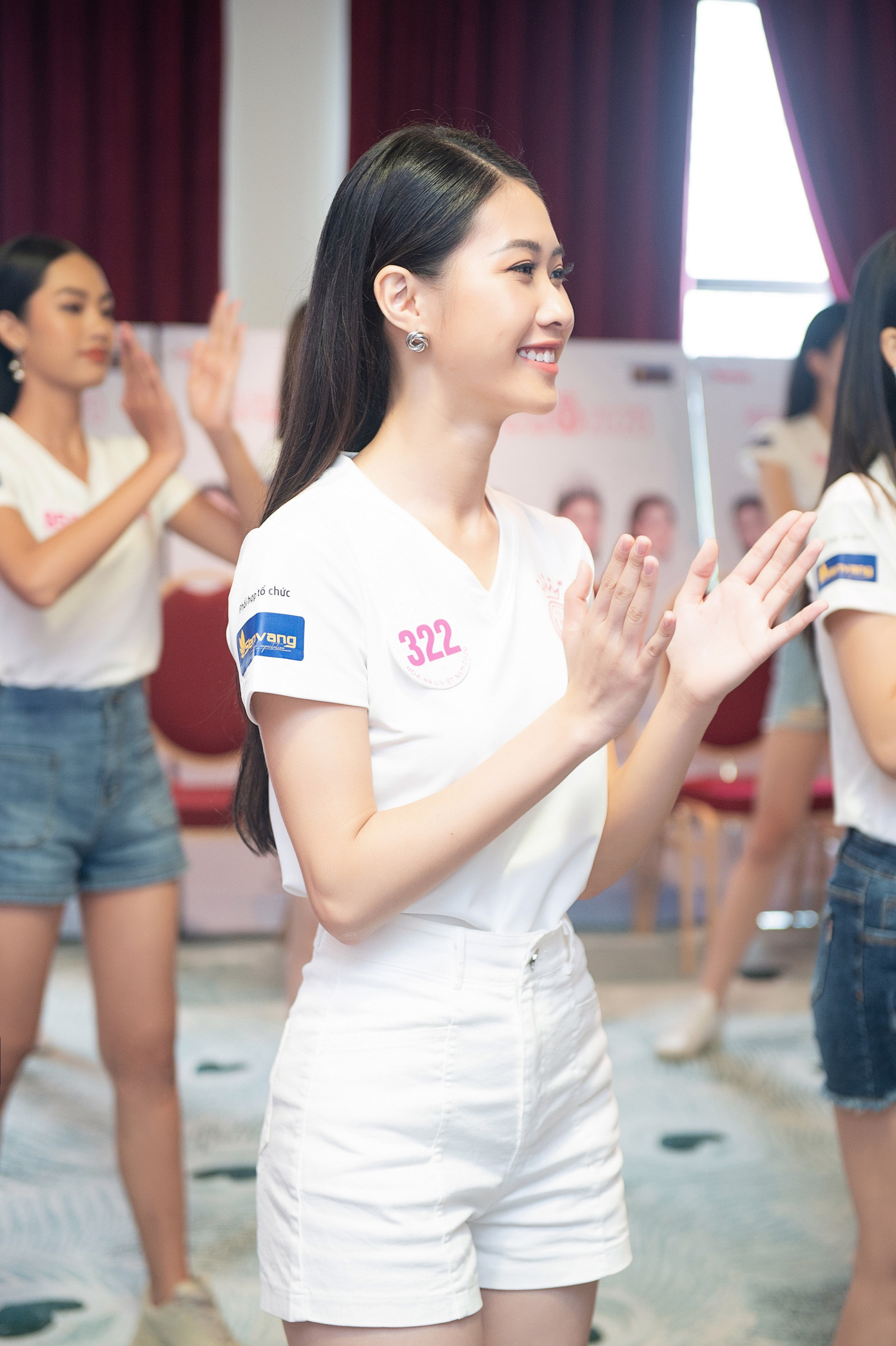 'Đột nhập' hậu trường tập luyện của thí sinh Hoa hậu Việt Nam 2020 ảnh 9