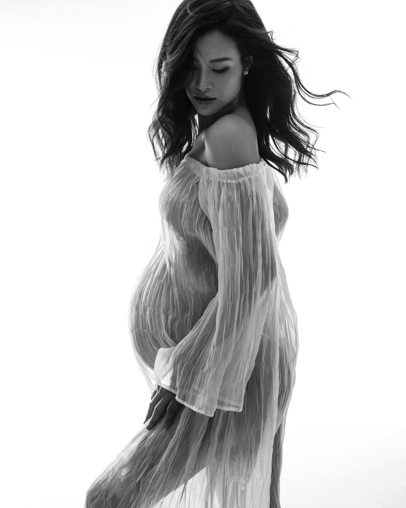 Ông Cao Thắng - Đông Nhi hạnh phúc đón con gái đầu lòng ảnh 9