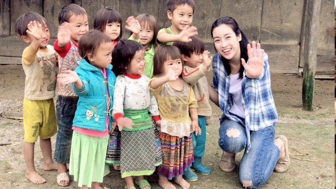 Showbiz 13/10: Cardi B gây tranh cãi khi mặc bikini bé xíu xách túi Birkin gần 1 tỷ đồng ảnh 6