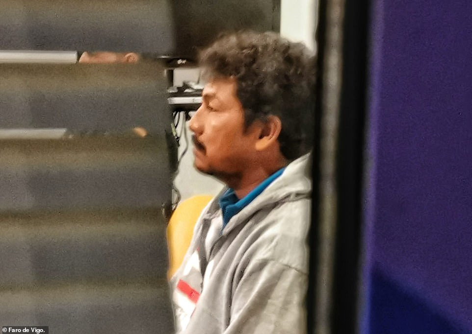 Nhìn gần tàu ngầm chở 3 tấn cocaine bị bắt giữ trên Đại Tây Dương ảnh 2