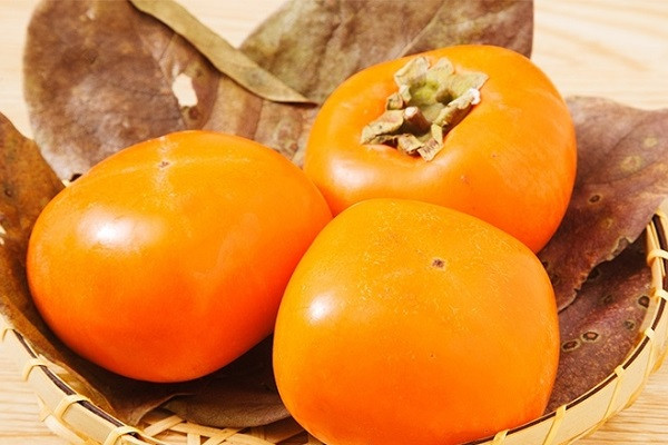 Vì sao nhiều người bị tắc ruột suýt chết khi ăn quả hồng giòn? ảnh 1