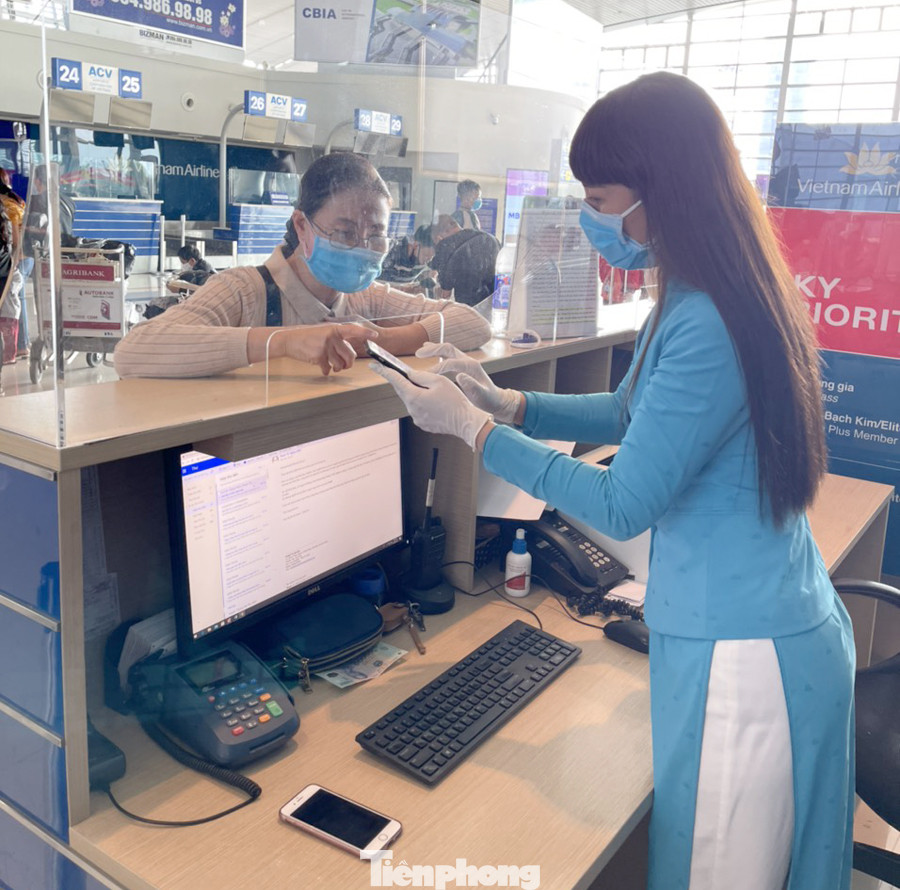 Cận cảnh nâng cấp phòng dịch trên chuyến bay từ sân bay Cát Bi ảnh 2