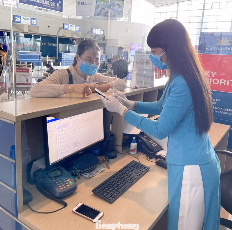 Cận cảnh nâng cấp phòng dịch trên chuyến bay từ sân bay Cát Bi ảnh 2