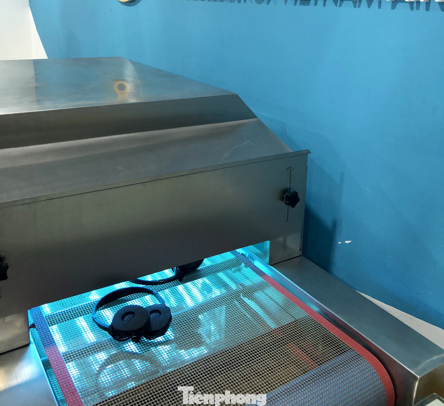 Cận cảnh nâng cấp phòng dịch trên chuyến bay từ sân bay Cát Bi ảnh 9