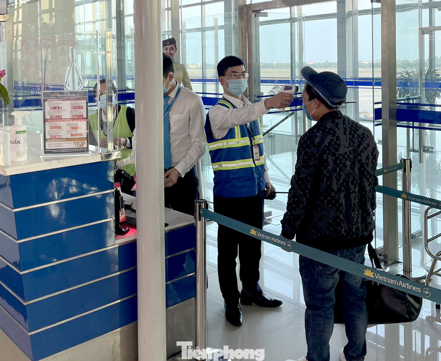 Cận cảnh nâng cấp phòng dịch trên chuyến bay từ sân bay Cát Bi ảnh 5