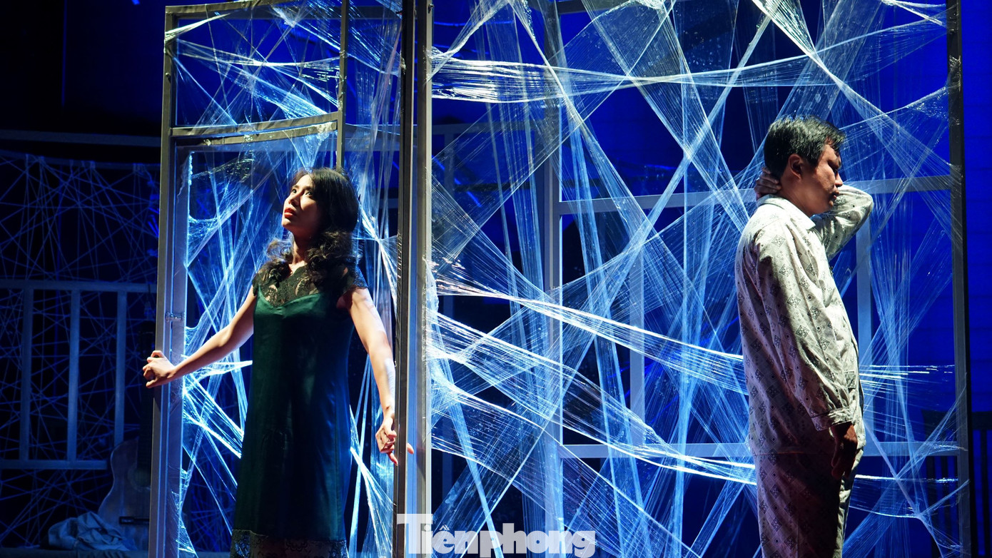 ‘Bố con’ NSND Trung Anh-Thu Quỳnh ẵm giải vàng Liên hoan sân khấu Thủ đô ảnh 4