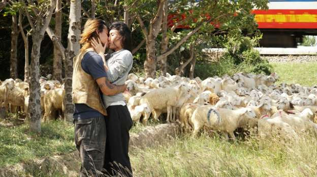 Vợ chồng Thúy Diễm-Thế Thành: Thấy cảnh ‘nóng’ của nhau sẽ lánh đi ảnh 2