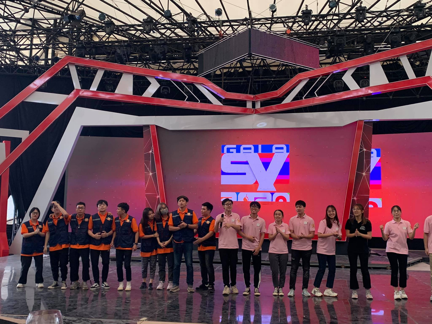 Ca sĩ Thanh Lam, Tùng Dương hát ở Gala Tiền Phong Golf Championship 2020 ảnh 7