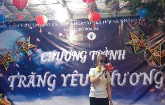 Trung thu của những đứa trẻ xóm chài trên vịnh Hạ Long ảnh 15