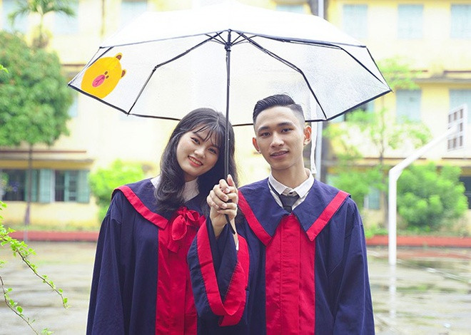 Chuyện tình chàng thủ khoa khối A từng bỏ học làm thuê 3 năm ảnh 1