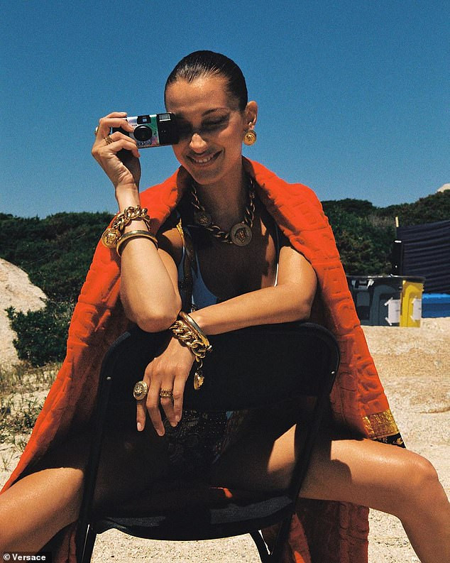 Bella Hadid cùng vợ Justin Bieber quyến rũ tựa nữ thần trên biển ảnh 5