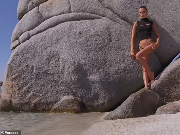 Bella Hadid cùng vợ Justin Bieber quyến rũ tựa nữ thần trên biển ảnh 8