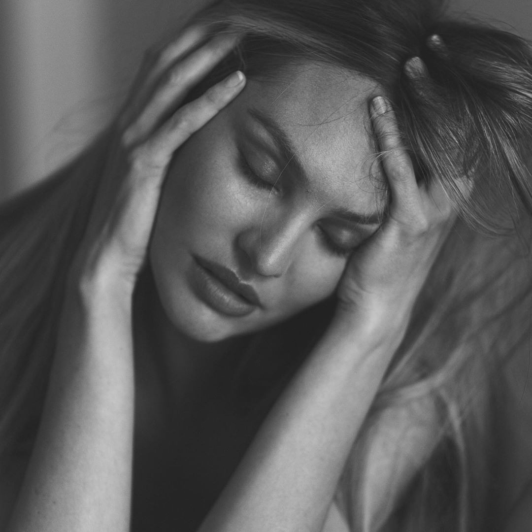 Biểu tượng sắc đẹp Nam Phi táo bạo bán nude trên nóc nhà cao tầng ảnh 5