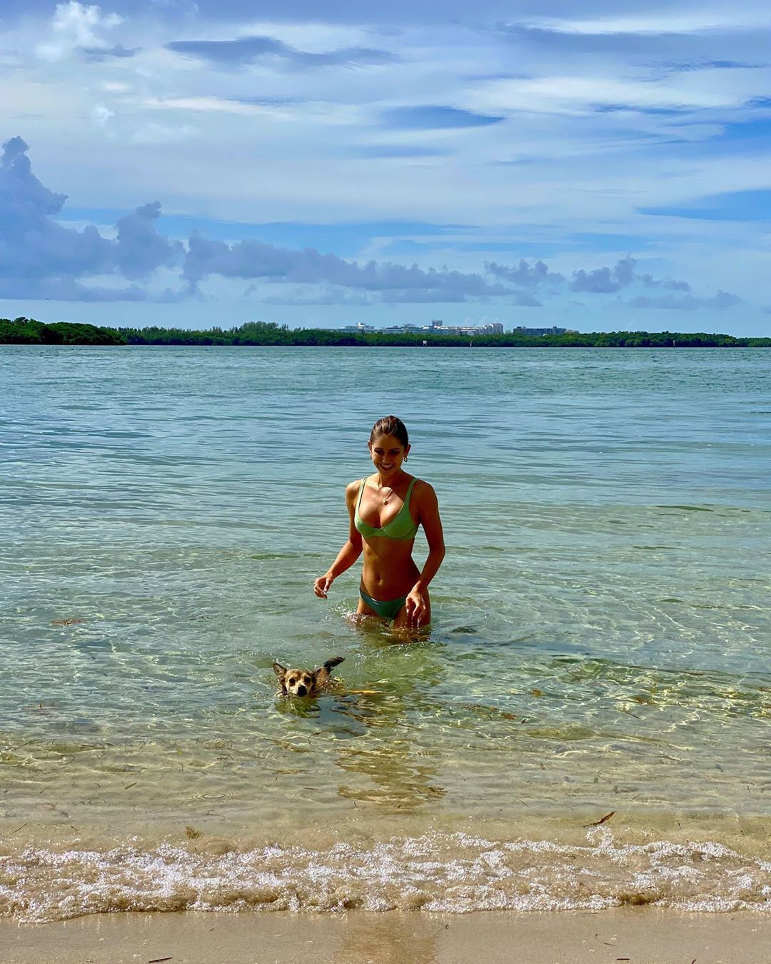 Nhan sắc khả ái và đường cong hút mắt của 'búp bê tóc vàng' Gigi Paris ảnh 2