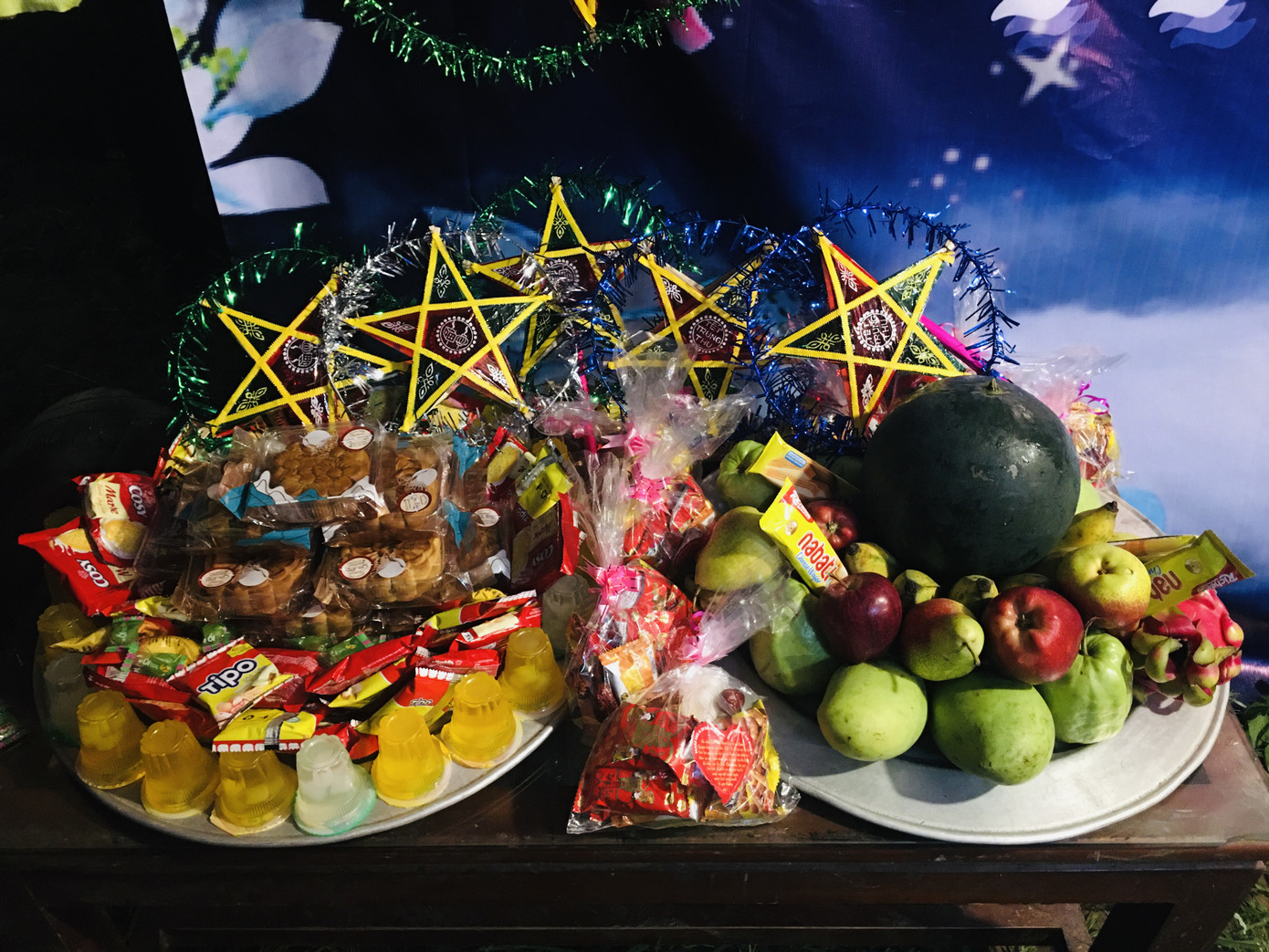 Mang Trung thu yêu thương tới xóm chài nghèo ở Hà Nội ảnh 4