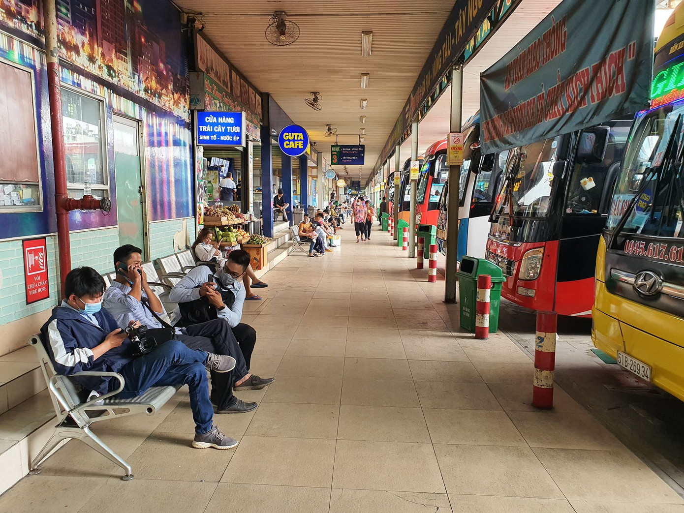 Lãnh đạo TPHCM yêu cầu 'đi từng ngõ gõ từng nhà' xác minh người từ Đà Nẵng vào ảnh 3