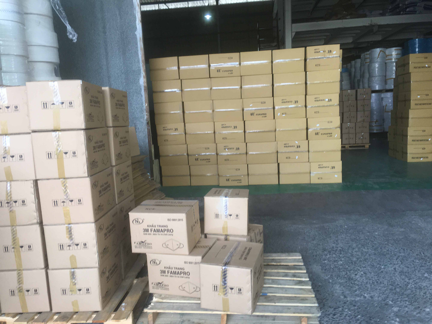 Hà Nội liên tiếp có ca mắc COVID-19, khẩu trang lên cơn 'sốt giá' ảnh 4 Hà Nội liên tiếp có ca mắc COVID-19, khẩu trang lên cơn 'sốt giá' ảnh 4