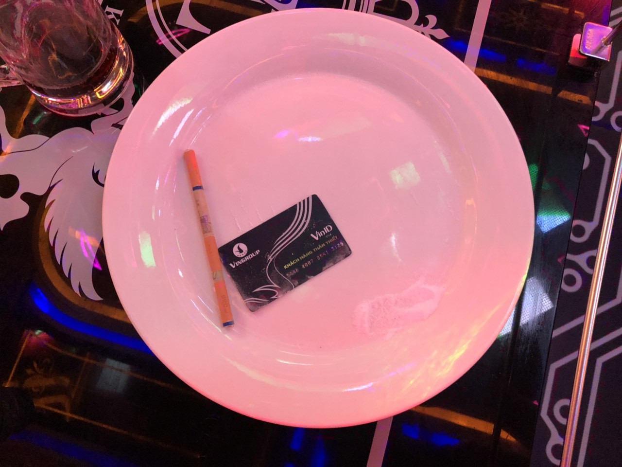 Hàng chục người phê ma túy trong quán karaoke đóng kín cửa lúc giữa đêm ảnh 2