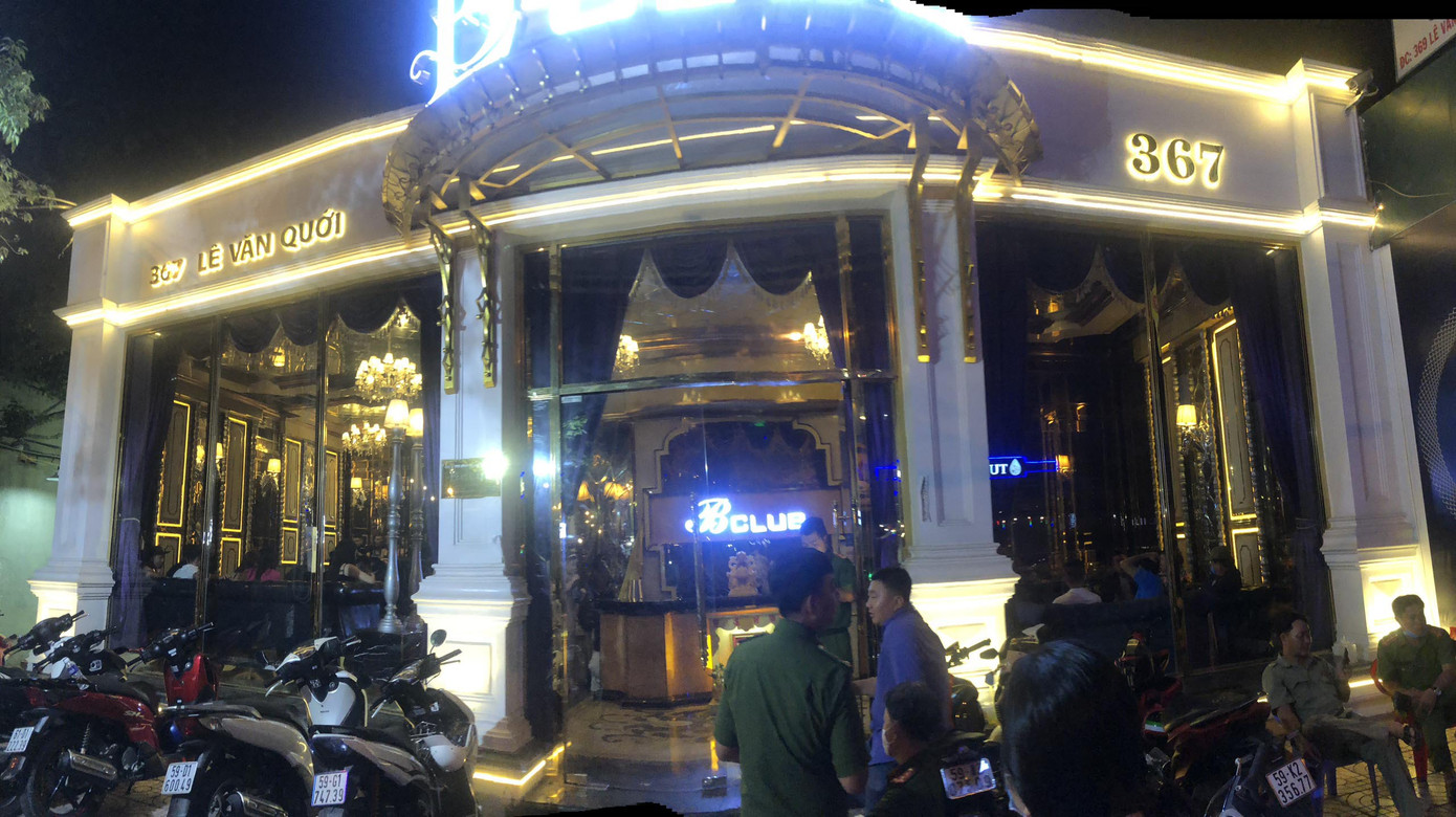 Dân chơi quăng ma tuý tháo chạy khi công an ‘đột kích’ quán bar ở Sài Gòn ảnh 1