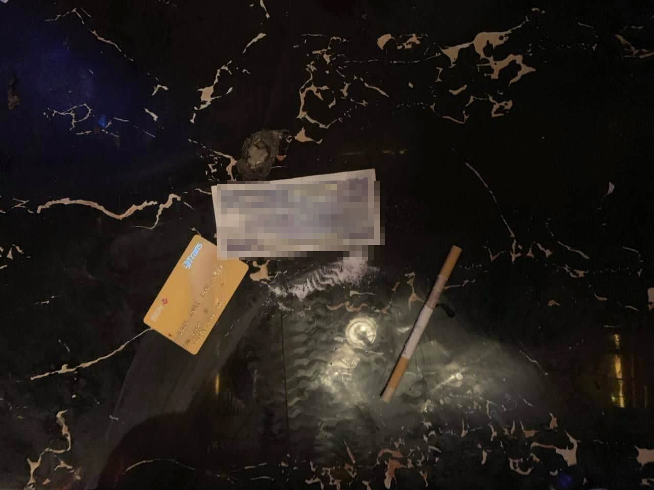 Công an ‘đột kích’ karaoke, bắt quả tang nhiều người phê ma tuý ảnh 1