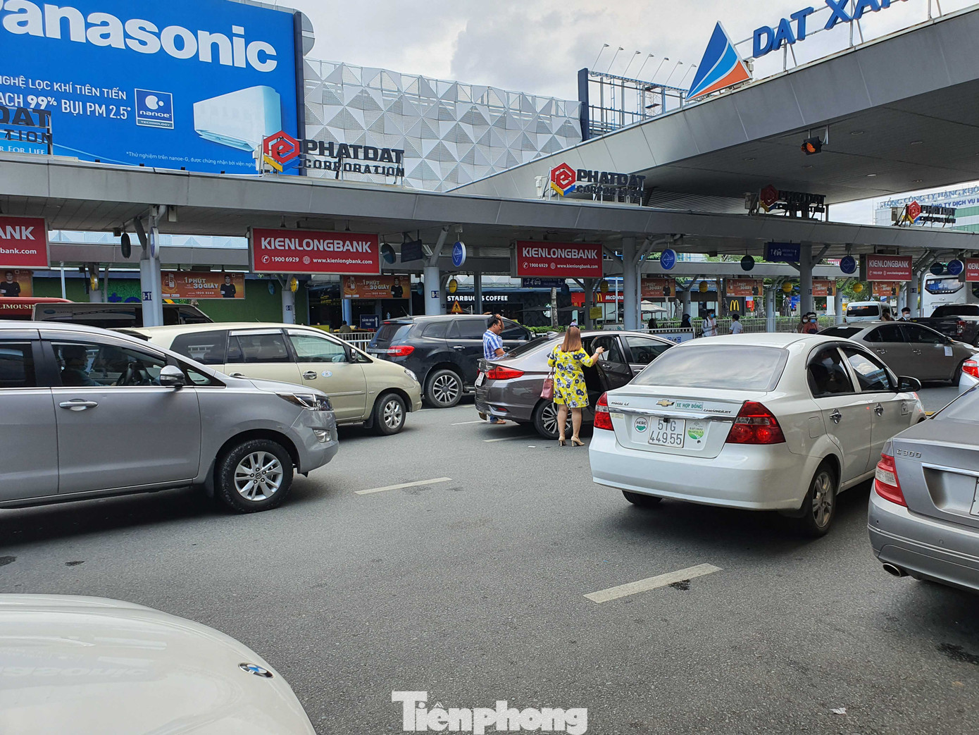 TPHCM đón nhiều chuyến bay giải toả khách khỏi 'điểm nóng' Đà Nẵng ảnh 9