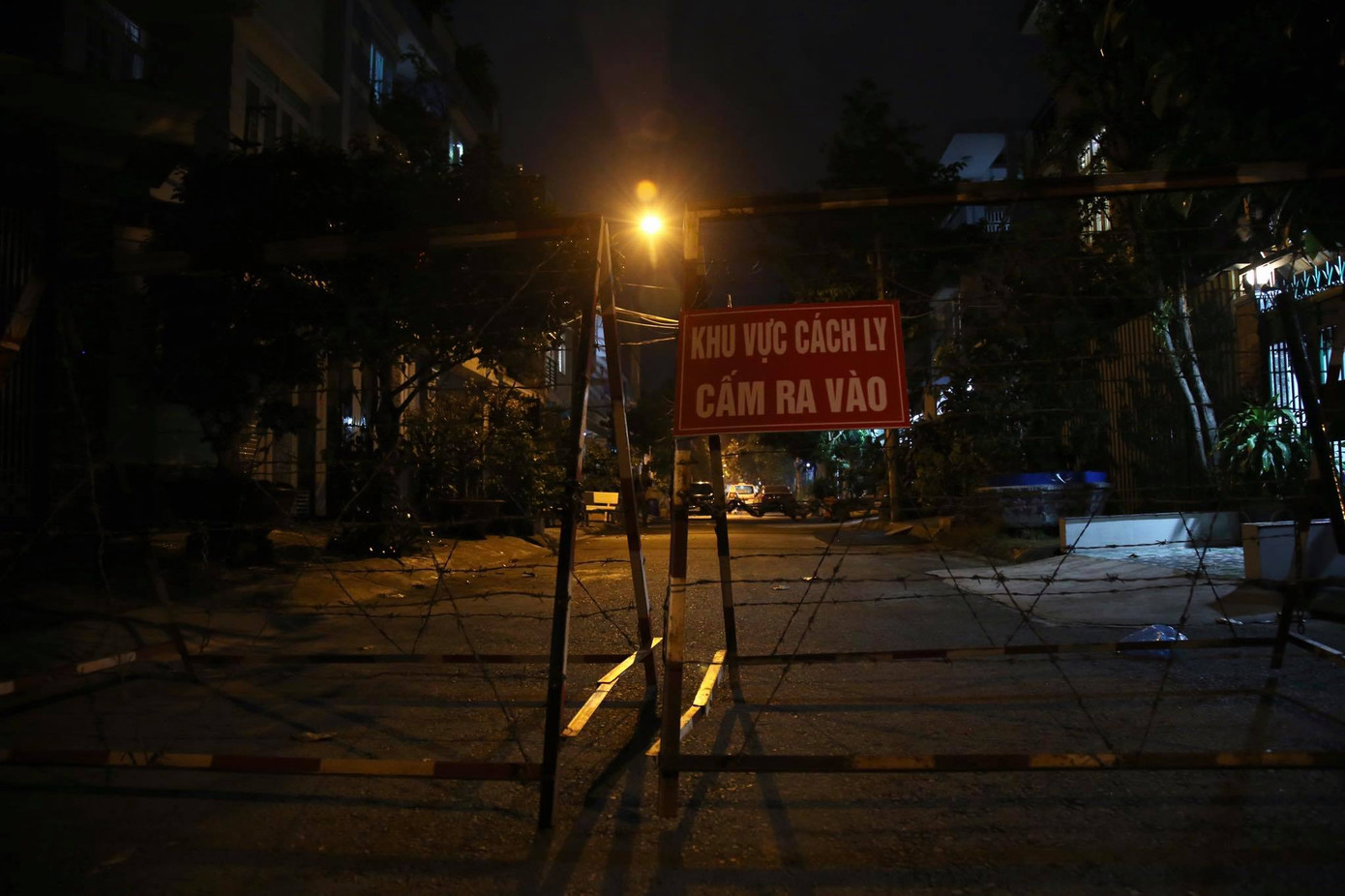 Phong tỏa đoạn đường có hơn 40 hộ dân ở Sài Gòn vì ca nghi mắc COVID-19 ảnh 2