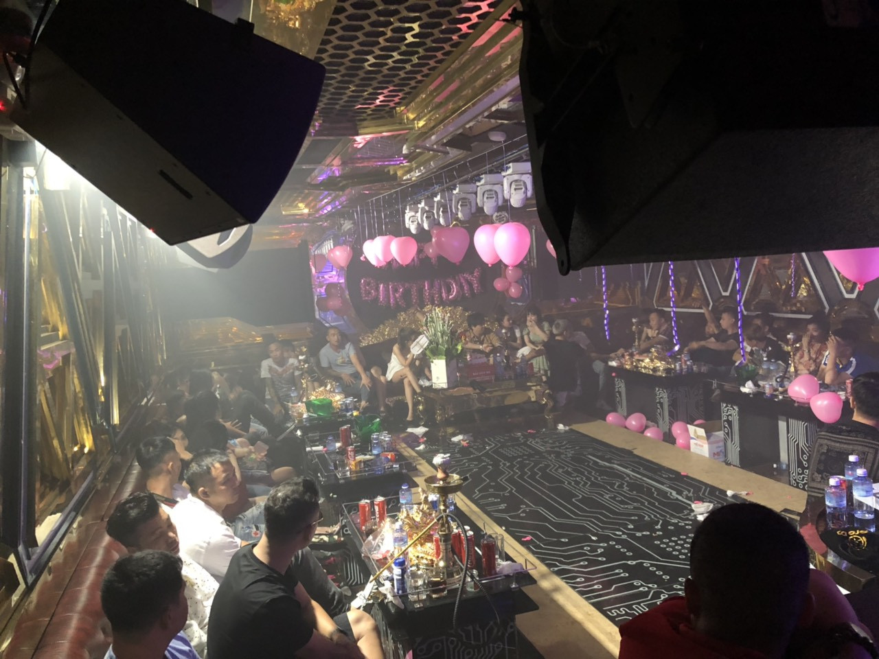 Hàng chục người phê ma túy trong quán karaoke đóng kín cửa lúc giữa đêm ảnh 1